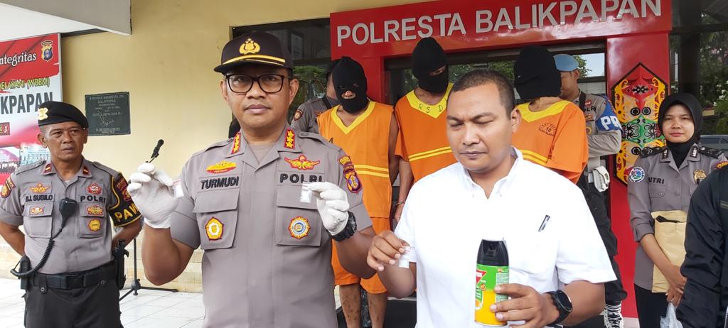 Sepasang Kekasih Kompak Jualan Narkoba