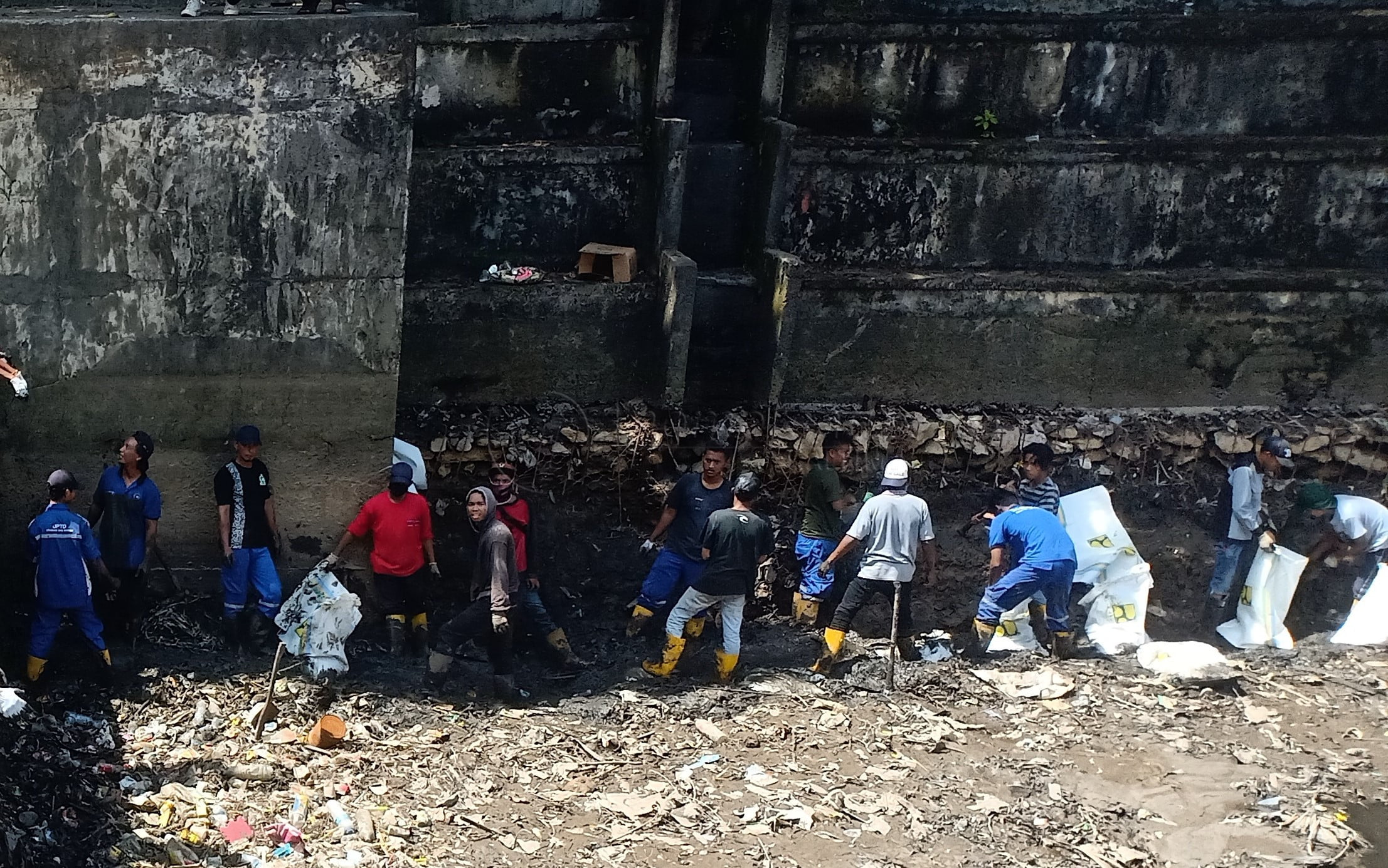 Dinas PU Temukan 10 Lubang di Dasar Bendungan Telaga Sari