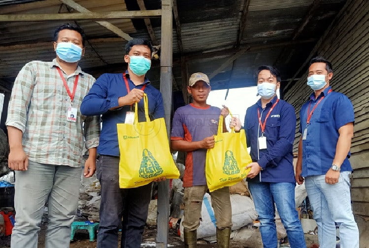 Alfamidi Bersama Lembaga Amal Donasikan Paket Sembako di 15 Provinsi