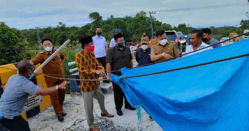 DPRD Kukar Tinjau Jembatan Marangkayu, Rasid: Pengerjaannya Asal-asalan