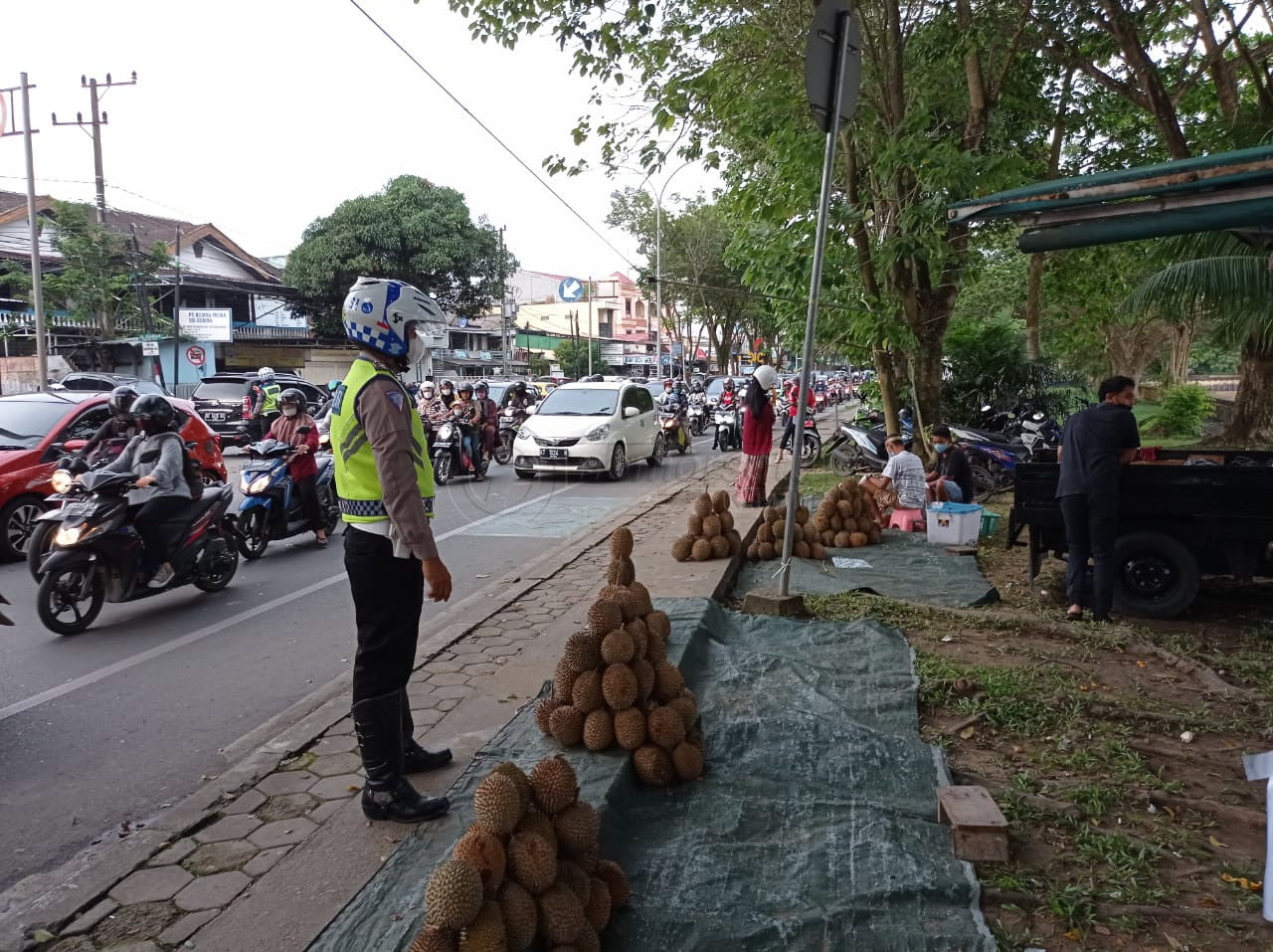 Pewarta Samarinda Diintimidasi Pedagang Durian saat Meliput Kemacetan