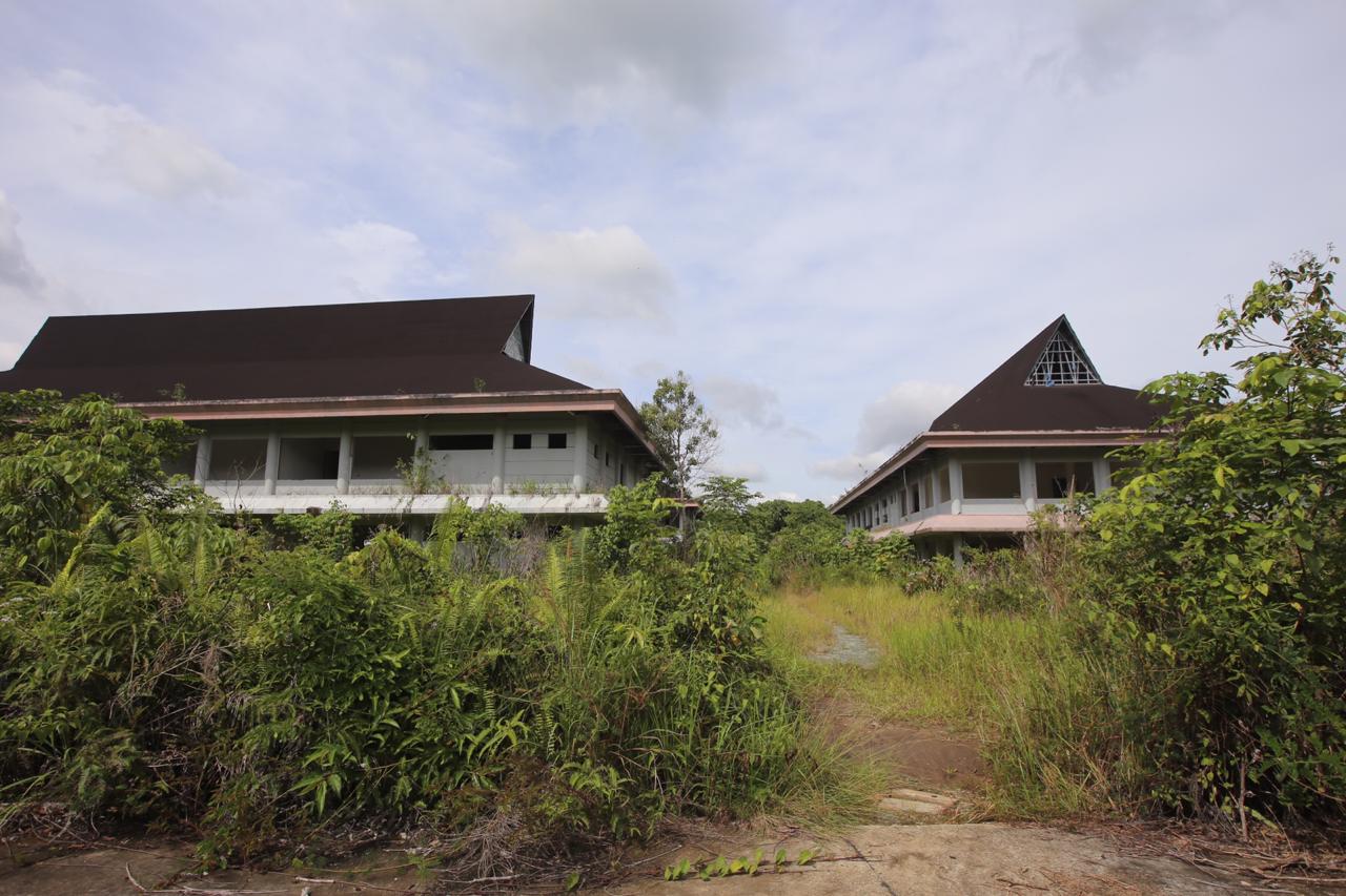 Gedung Unikarta Masih Mangkrak