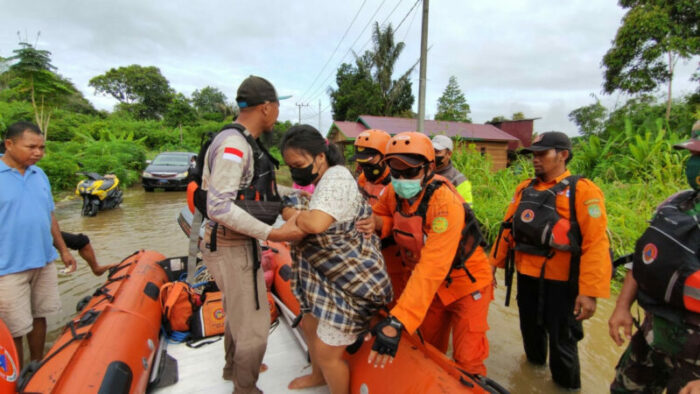 Banjir Parah Puluhan Desa Terisolasi, Rasid Minta OPD Terkait Siapkan Bantuan