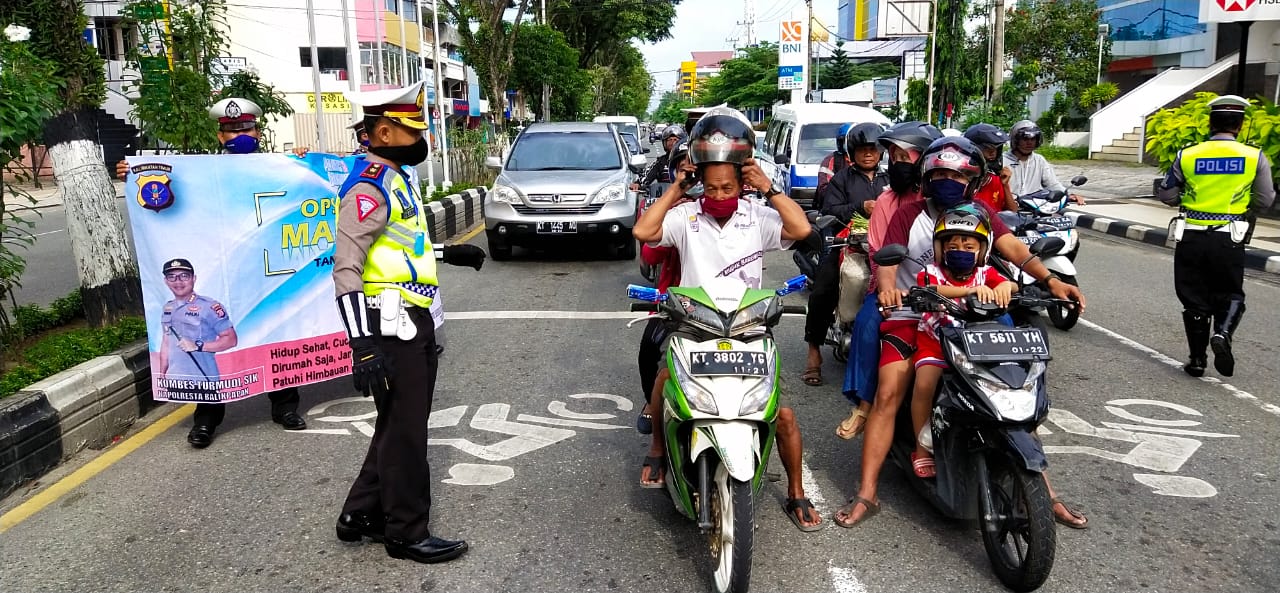 Ajak Pengendara Balikpapan Pakai Masker