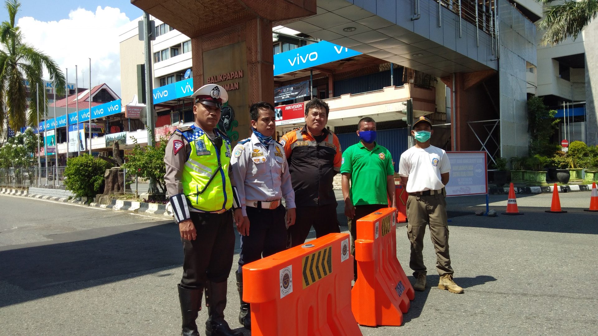 Hari Ketiga Penyekatan Jalan, Warga Balikpapan Makin Peduli