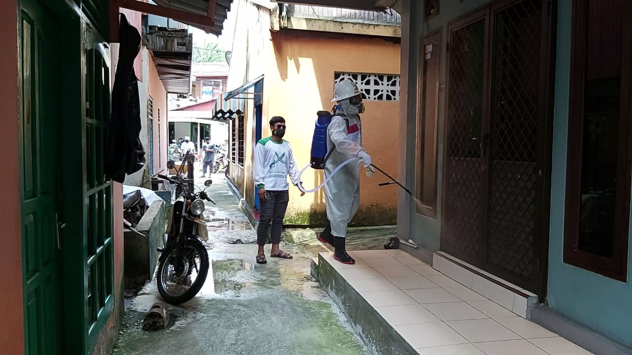 FPI Balikpapan Semprot Disinfektan di Empat Kecamatan