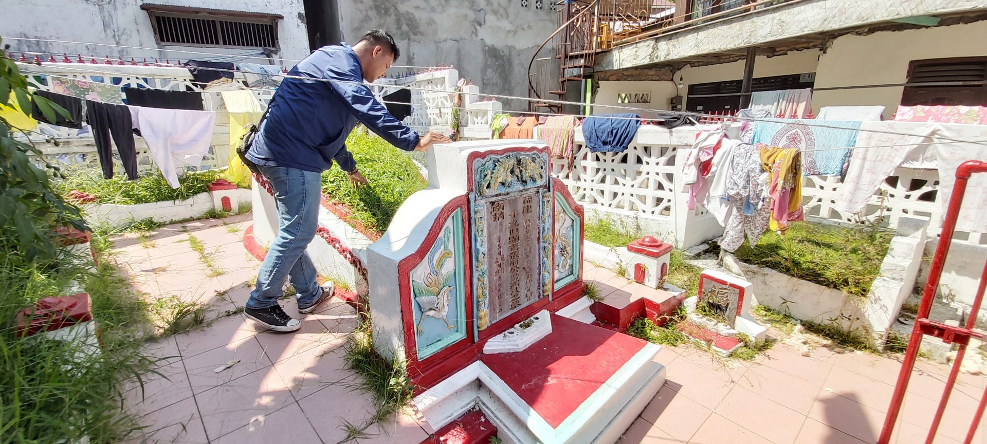 Makam Tiongkok di Tengah Pemukiman