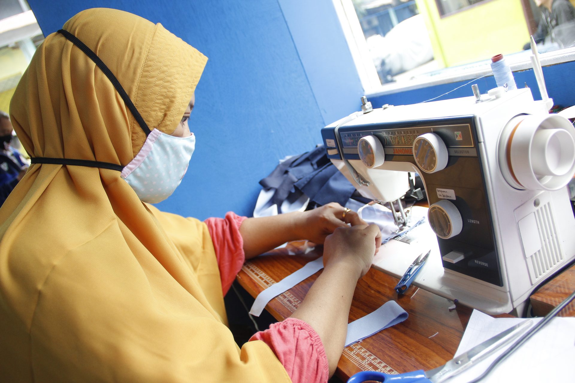 Penjahit di Balikpapan Kebanjiran Order Masker