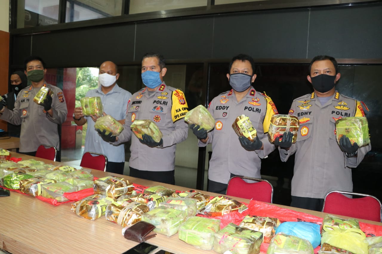 Pengedar Balikpapan Simpan Sabu di Botol Vitamin