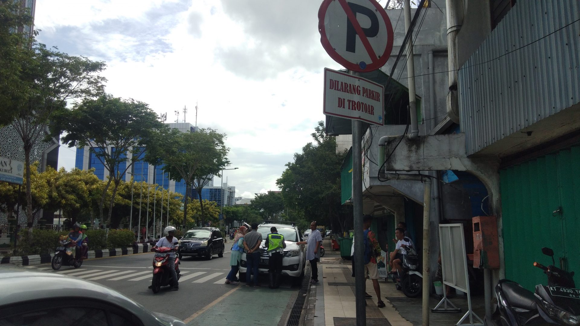 Satlantas Balikpapan Tilang yang Parkir Sembarangan