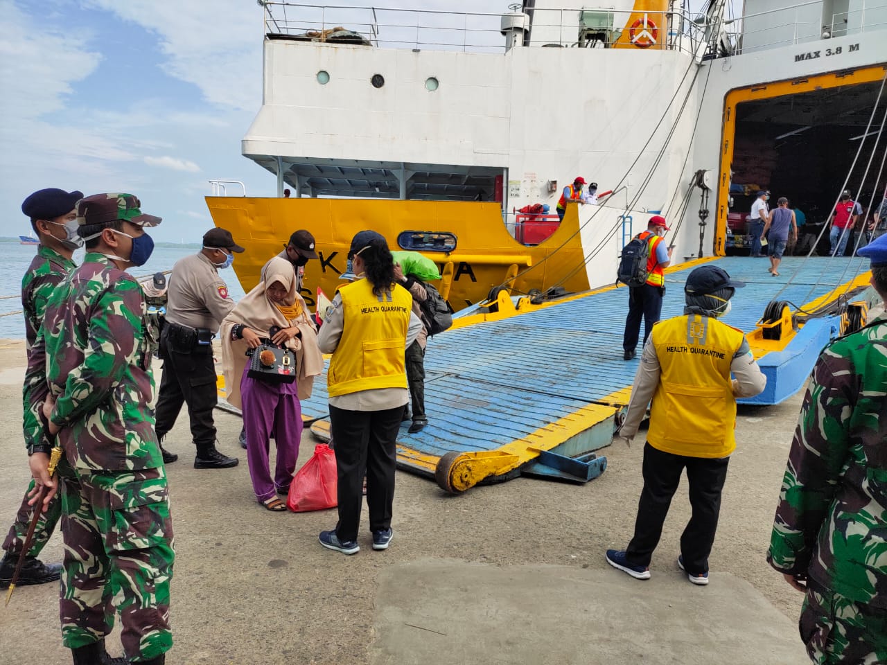 TNI AL Pantau Kedatangan Pasokan Sembako Balikpapan