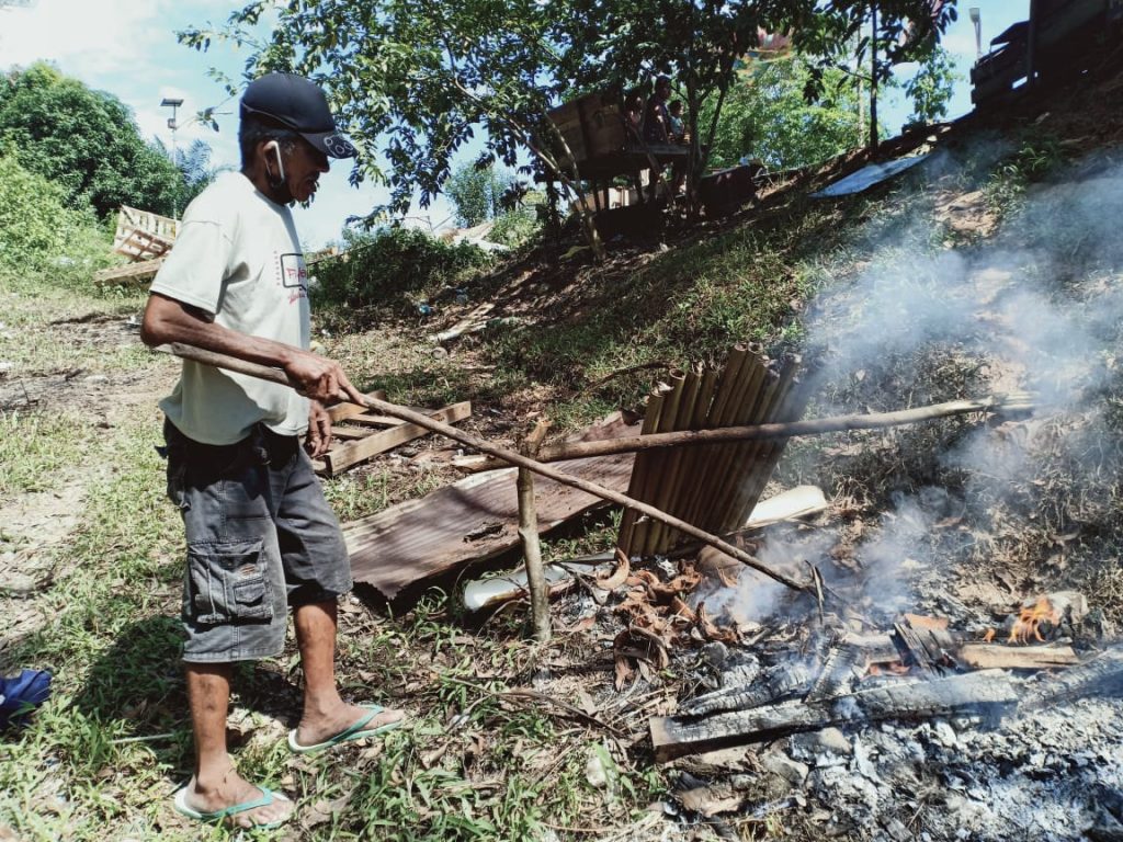 Lemang Jadi Makanan Wajib di Idulfitri Keluarga Pak Rambo