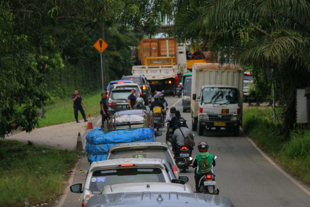 Perjalanan Menghadiri Haul Guru Sekumpul (1);  Antre di Pelabuhan Feri hingga 1 Km 