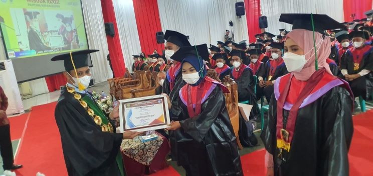 1.843 Tenaga Ahli Polnes Diwisuda