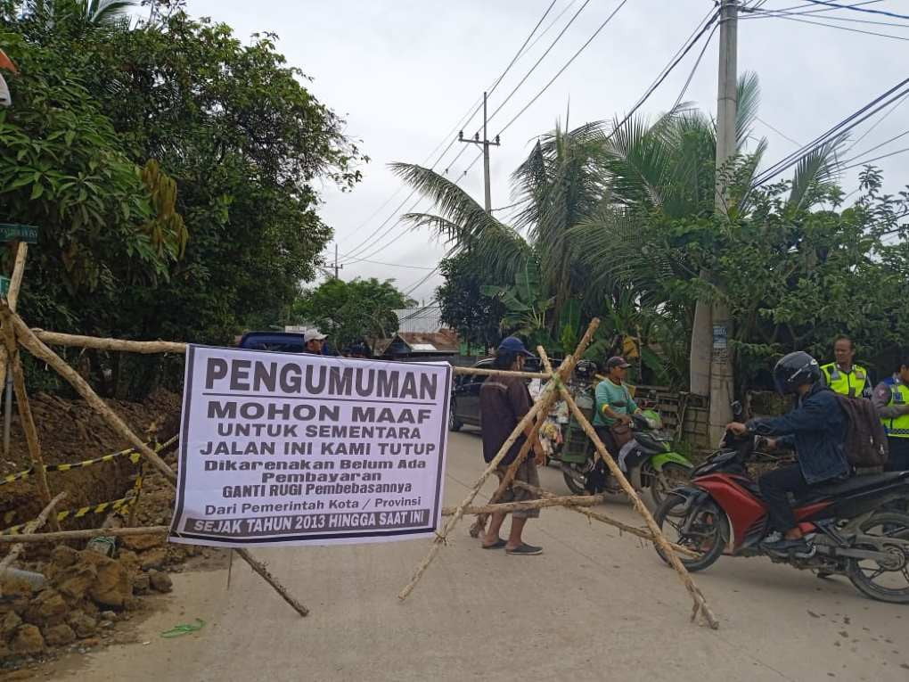 Ganti Rugi Tak Dibayar, Warga Nekat Blokir Jalan