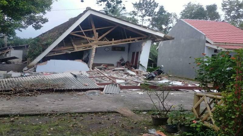 8 Meninggal di Gempa Jatim, Ribuan Rumah Rusak