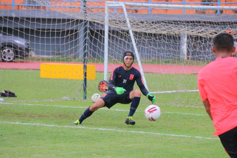 Jalan Panjang Gianluca Jadi Kiper Utama Borneo FC