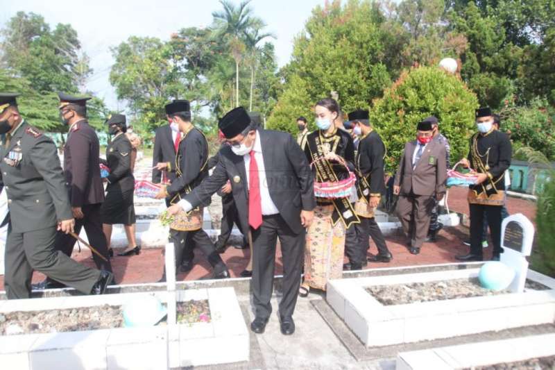 Peringatan Hari Pahlawan di Balikpapan, Tabur Bunga di Makam Pahlawan