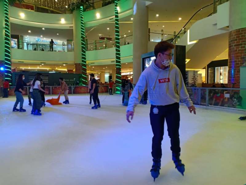 Sambut Natal dan Tahun Baru, Wahana Ice Skating BSB Kembali Hadir