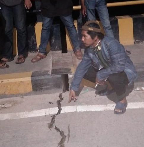 Tali Putus, Ponton Batu Bara Hanyut dan Tabrak Jembatan Dondang