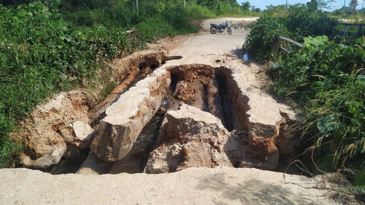 Jembatan Kayu Terputus, Menuju Mook Manar Bulatn Lewat Jembatan Milik Pemkab Kubar