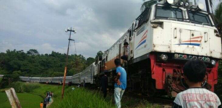 Kereta Lodaya Rute Solo-Bandung Anjlok