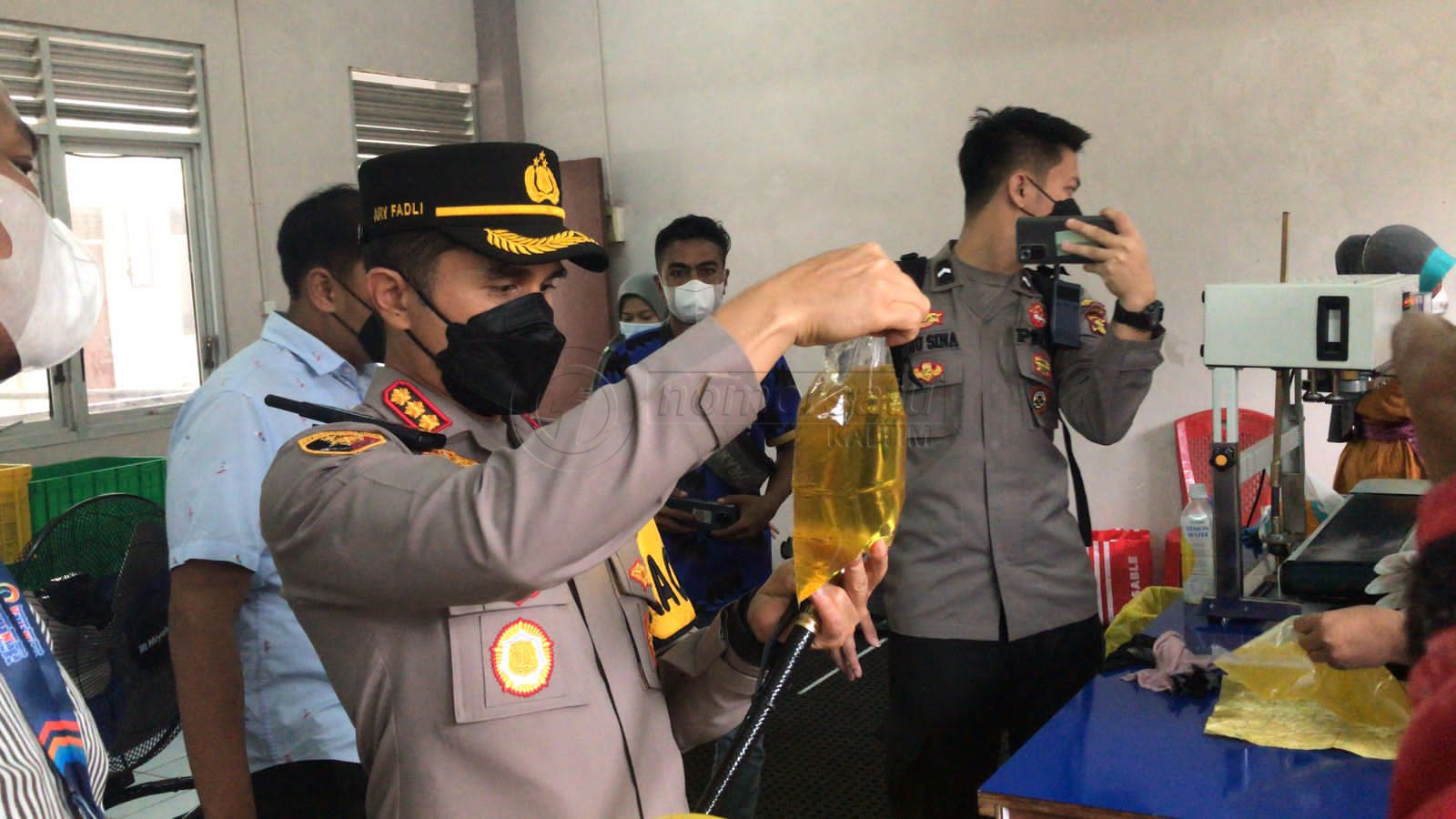 Kapolresta Samarinda Bersama Satgas Pangan Gelar Sidak Minyak Goreng Curah