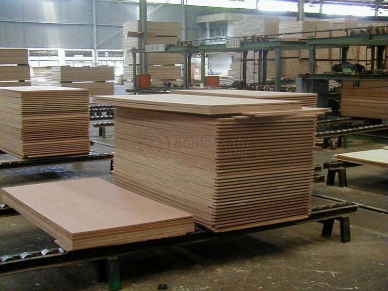 Kaltim Ekspor Plywood dan Veneer ke 14 Negara