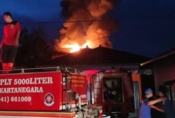 Atap Sarang Burung Walet Milik Warga Kukar Terbakar