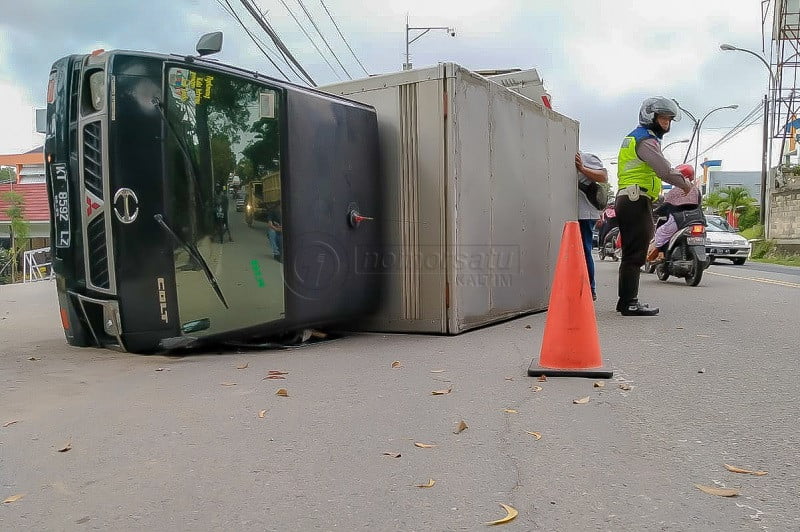 Jalan Rusak Picu Kecelakaan