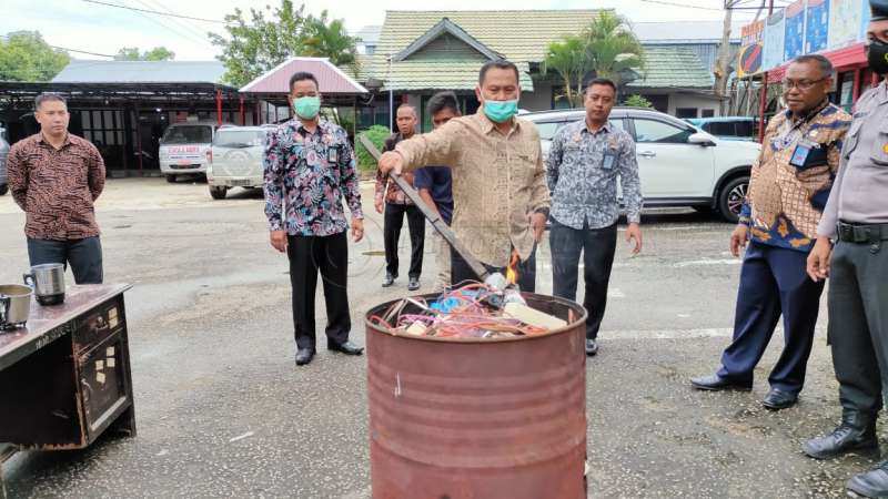 Gelar Razia, Lapas Kelas IIA Tenggarong Temukan Puluhan Barang Terlarang