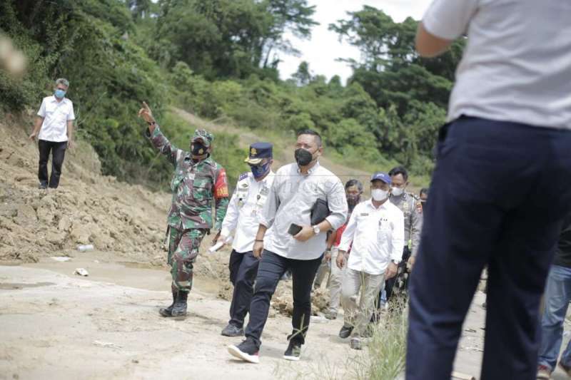 Imbas Hujan Deras, Tanah Longsor Timpa 1 Rumah di Gunung Bahagia