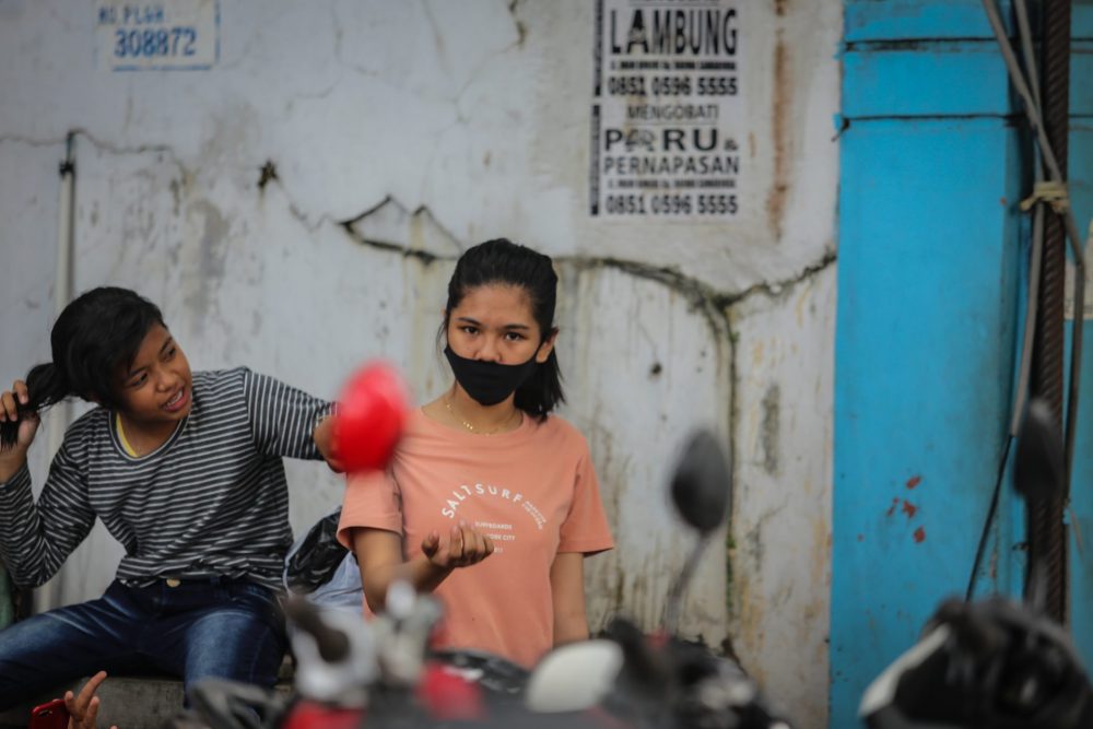 Warga Bontang, Nanti Dihukum Nyapu Jalan Kalau Tak Pakai Masker