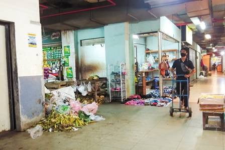 Sampah Pasar Baru Balikpapan Menggunung