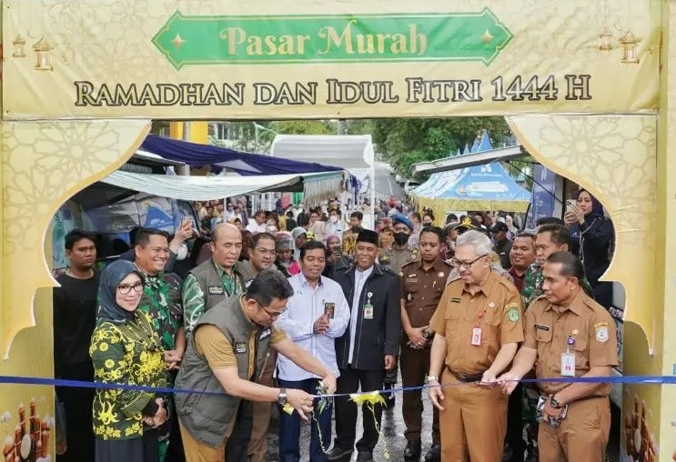 Pasar Murah Dibuka Wali Kota Rahmad Mas’ud, Harga Bapokting Dijual Miring