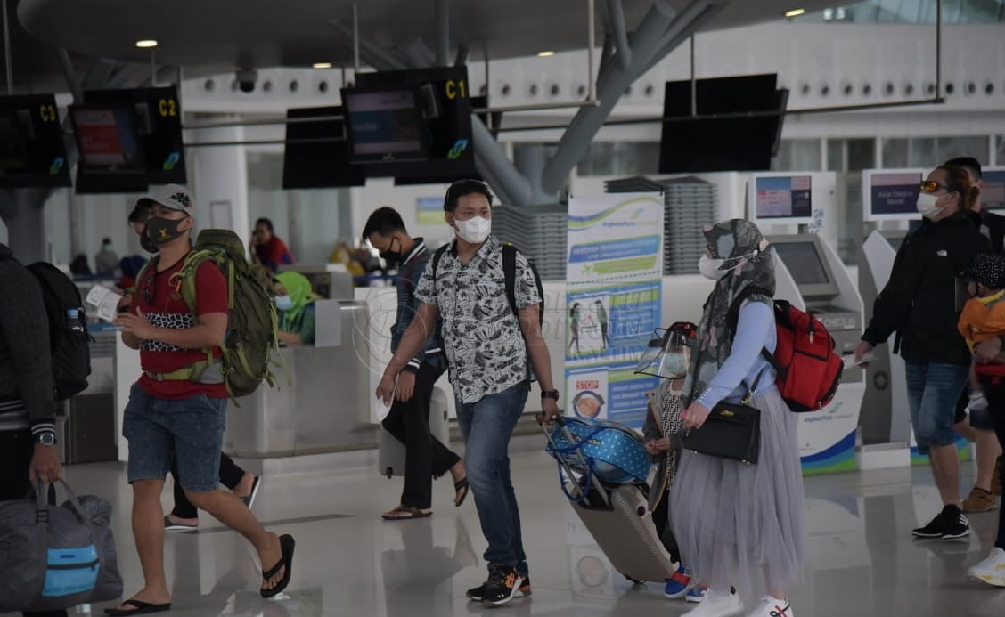 PPKM Turun, Penumpang Bandara SAMS Meningkat