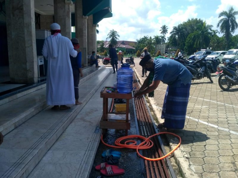 Jamaah Antusias Jumatan Berjamaah di Masjid Agung Tenggarong