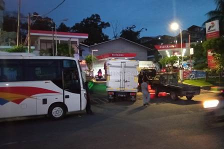 Satlantas Polresta Balikpapan Kewalahan Tangani Antrean Panjang di SPBU