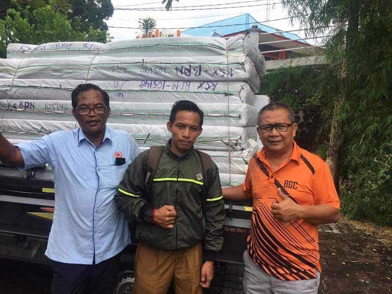 Cabor Senam Balikpapan Terima Bantuan 12 Unit Matras