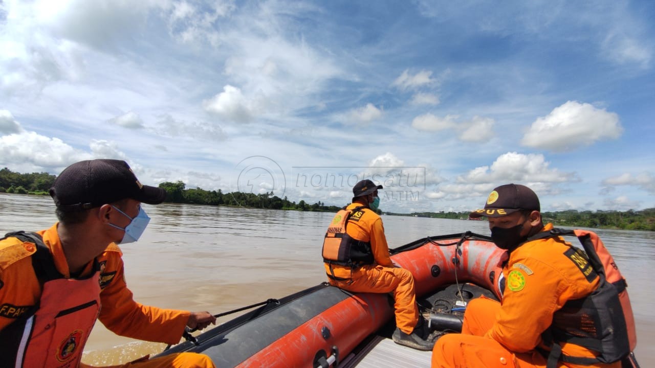 Terhantam Ombak di Sungai Mahakam, Perahu yang Ditumpangi 1 Keluarga Tenggelam