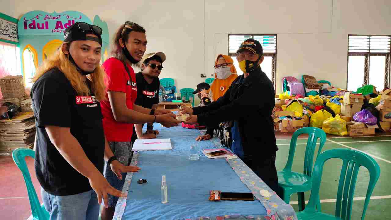 Selebgram Balikpapan Gelar Baksos