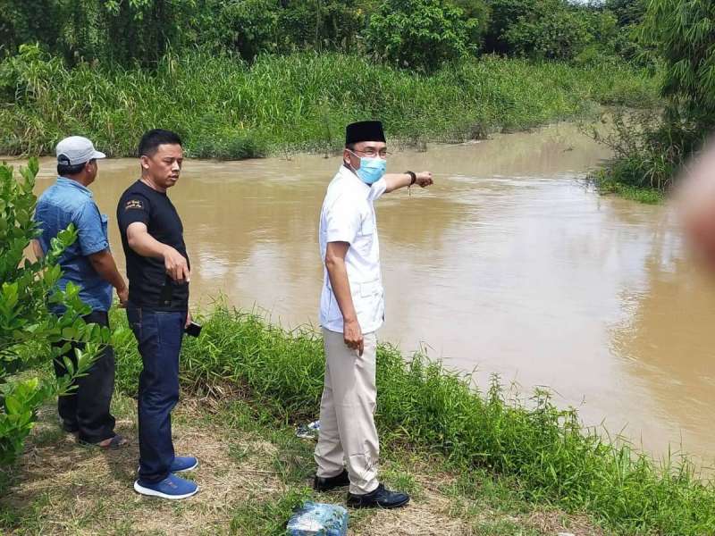 Hujan Deras, 2 Bocah Tenggelam di Sungai Karang Mumus