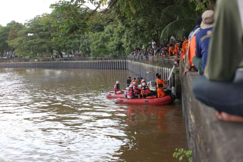 Didorong Orang Tak Dikenal, Pemuda Jatuh ke Sungai Mahakam