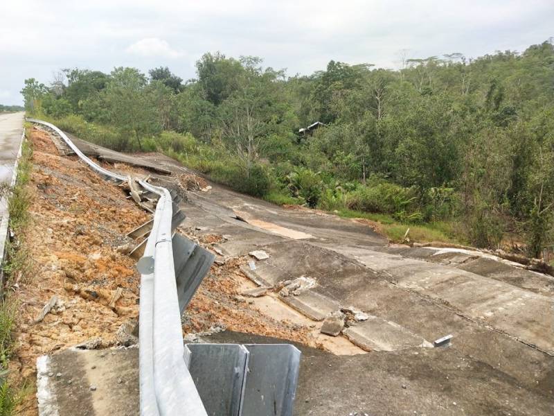 Kawat dan Betol Pembatas Tol Balikpapan-Samarinda Raib