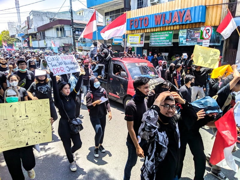 Aksi Tolak UU Cipta Kerja di Balikpapan, Ratusan Massa Padati Jalan Jenderal Sudirman