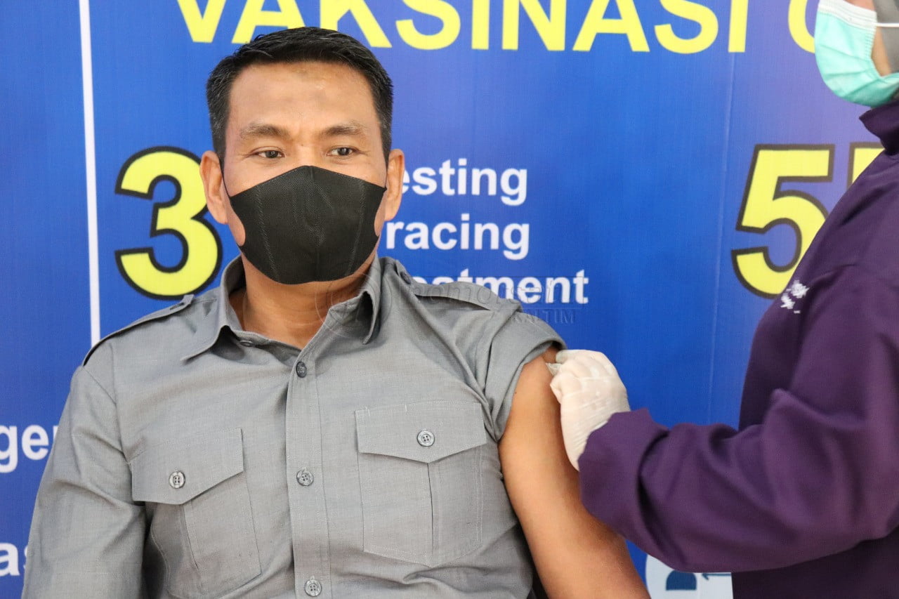 Polsek Sebulu Gelar Vaksinasi Massal, Warga Dapat Sarapan dan Makan Siang