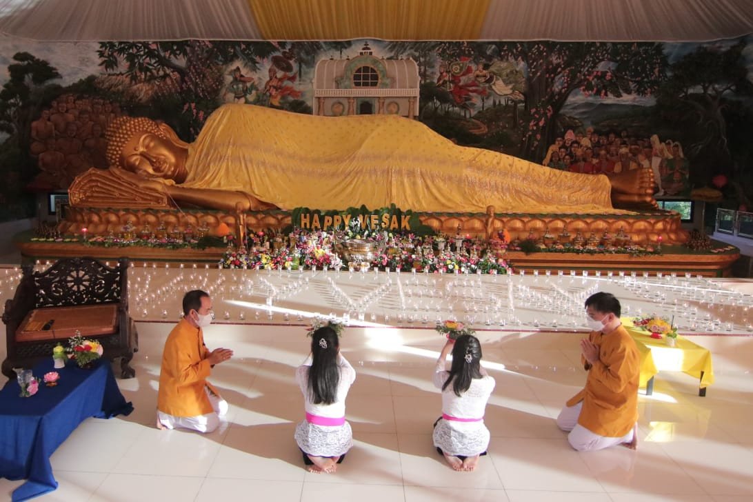 Mahavihara Buddhamanggala Balikpapan Ibadah Secara Daring dan Tatap Muka