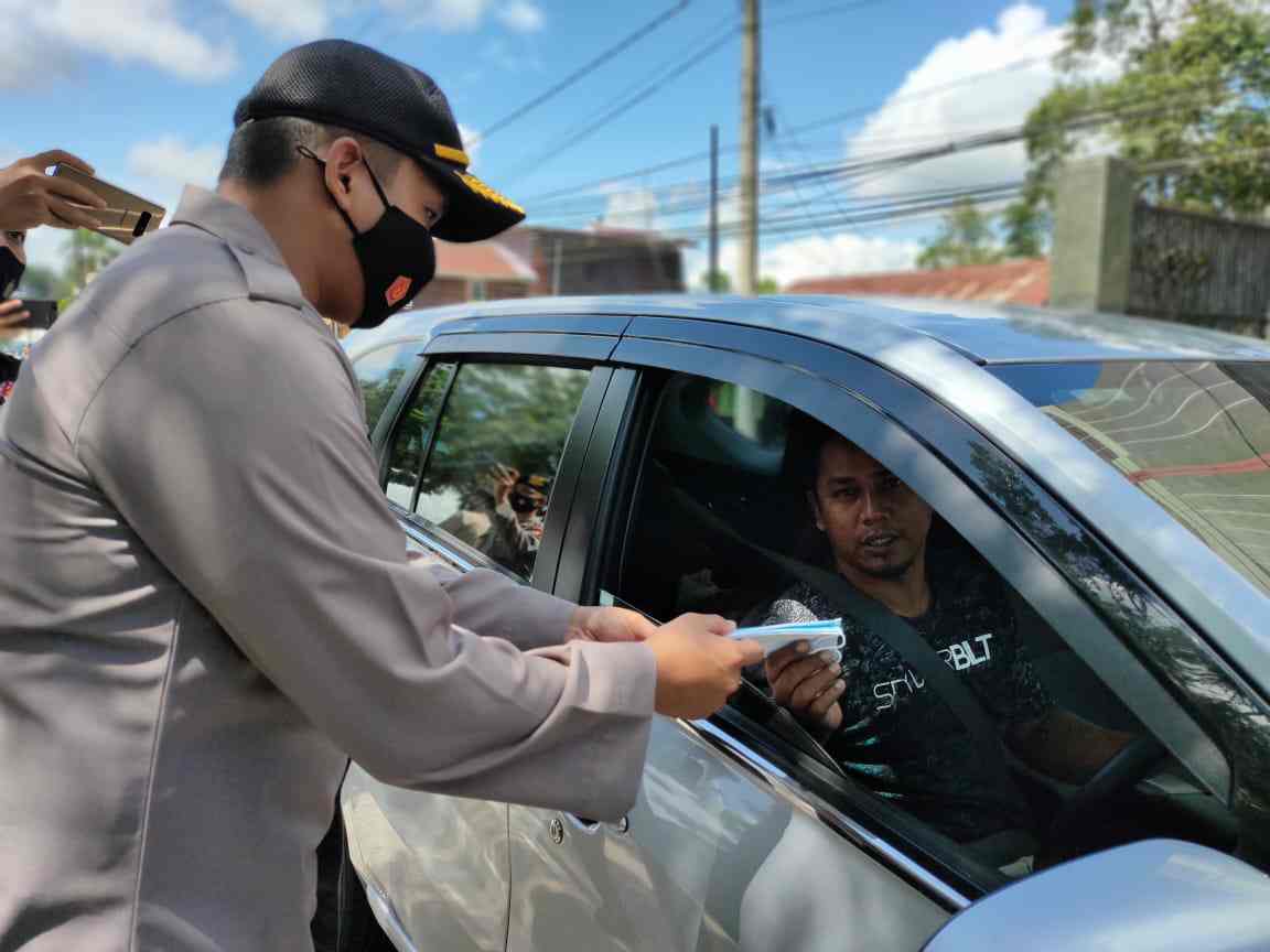 Lawan COVID-19, Polres Kukar Bagi 59 Ribu Masker