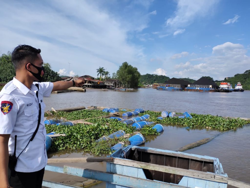 Seorang Wakar Dikabarkan Tenggelam saat Menjaga Tongkang