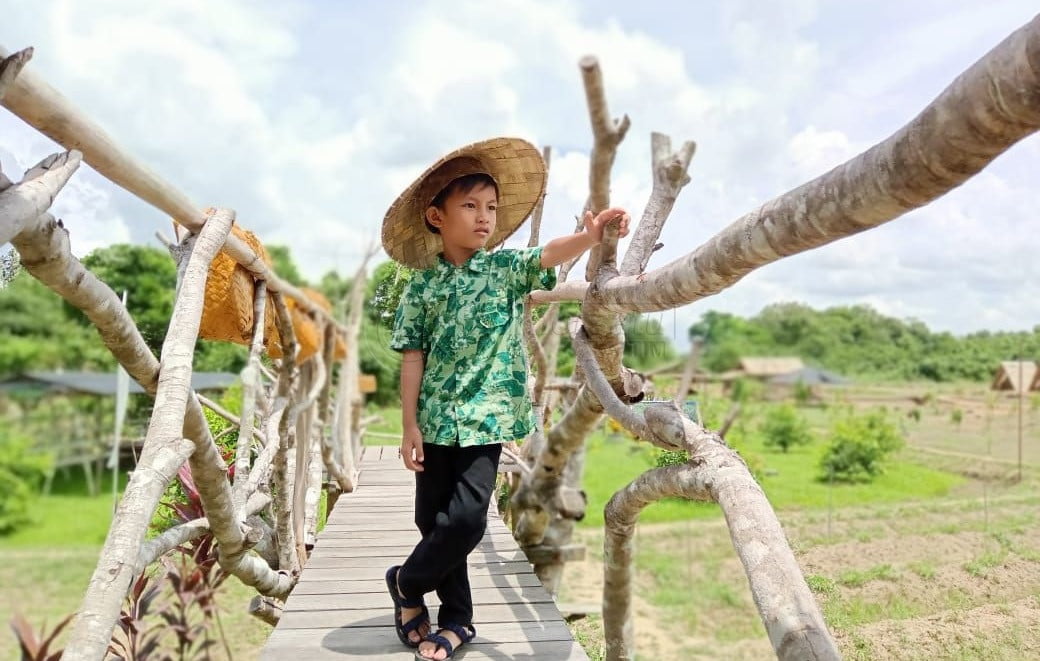 Bersantai di Wisata Kembang Jaong